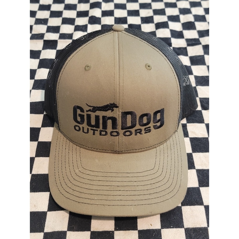 Gun Dog Outdoors Trucker Hat – Khaki & Black Mesh‎ Snapback